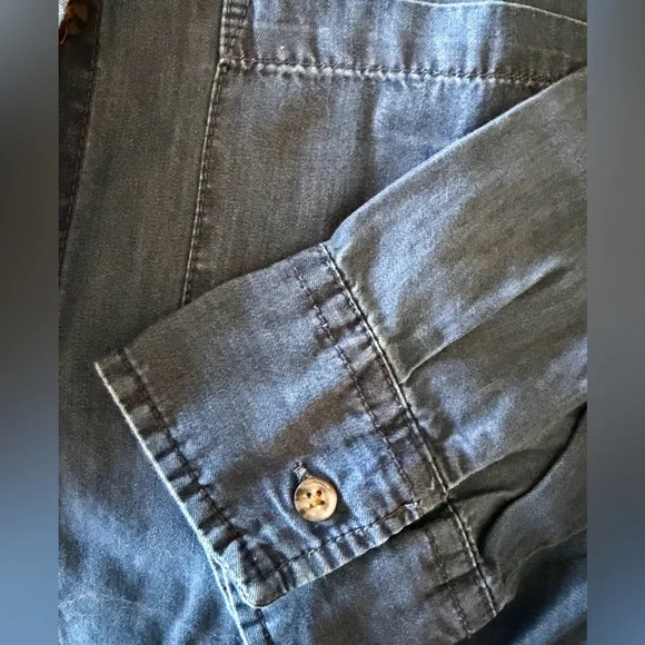 C&C California soft blue denim button down women’s shirt, XL - Picture 2 of 5